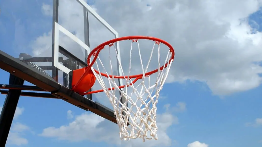 cesta de basquete ao ar livre